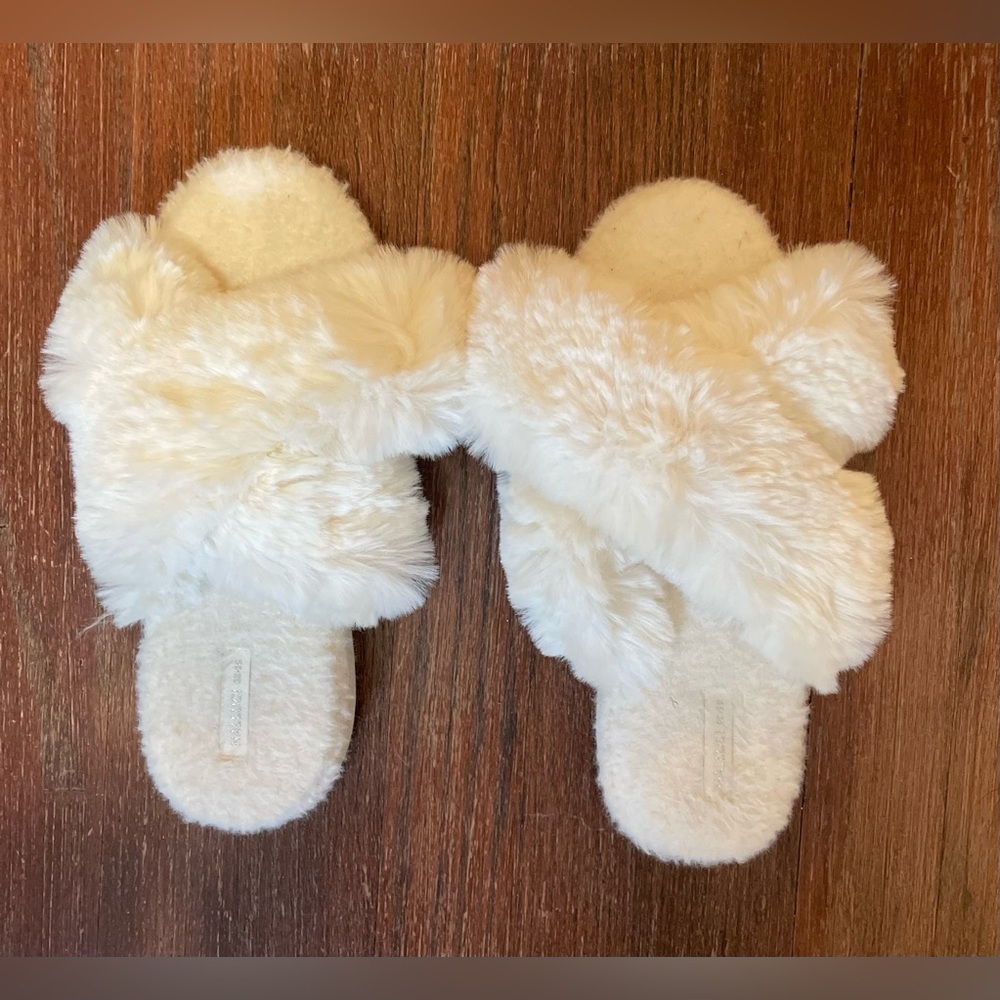 Halluci Women’s Cross Band Soft Plush Slippers - Picture 6 of 14